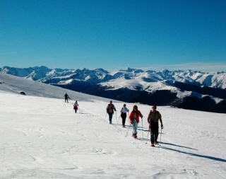  Snowshoeing over several days 